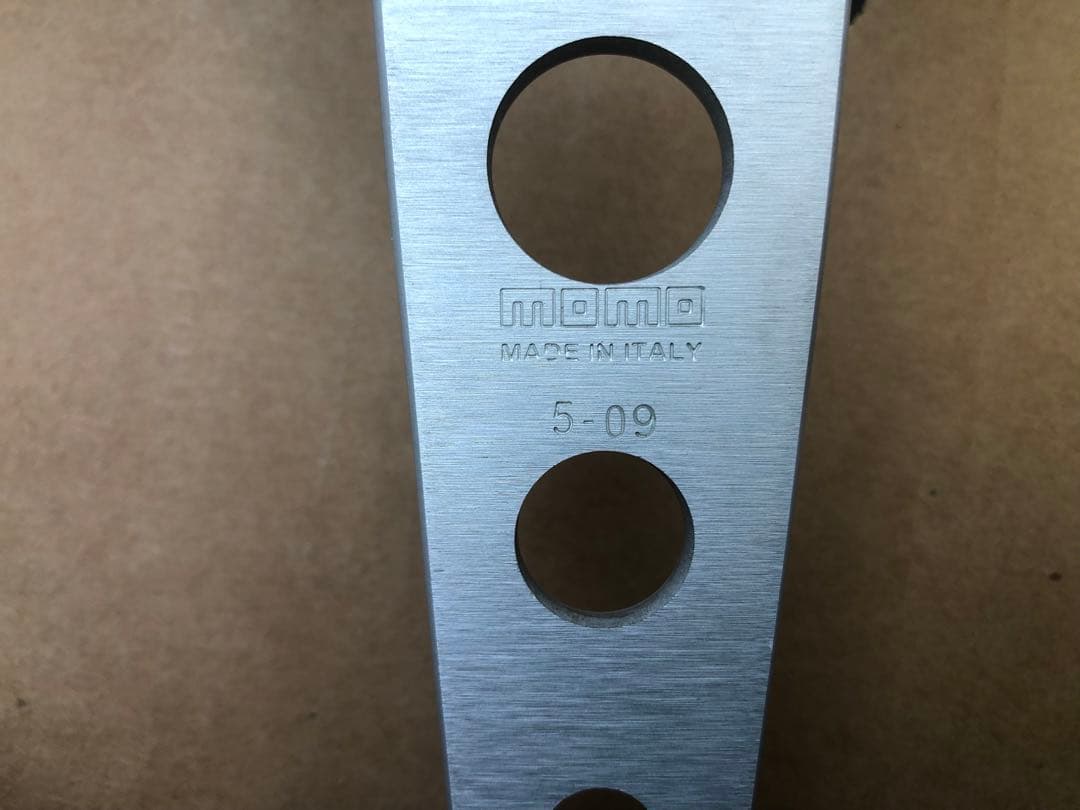 MOMO プロトタイプ シルバースポーク ステアリングホイール