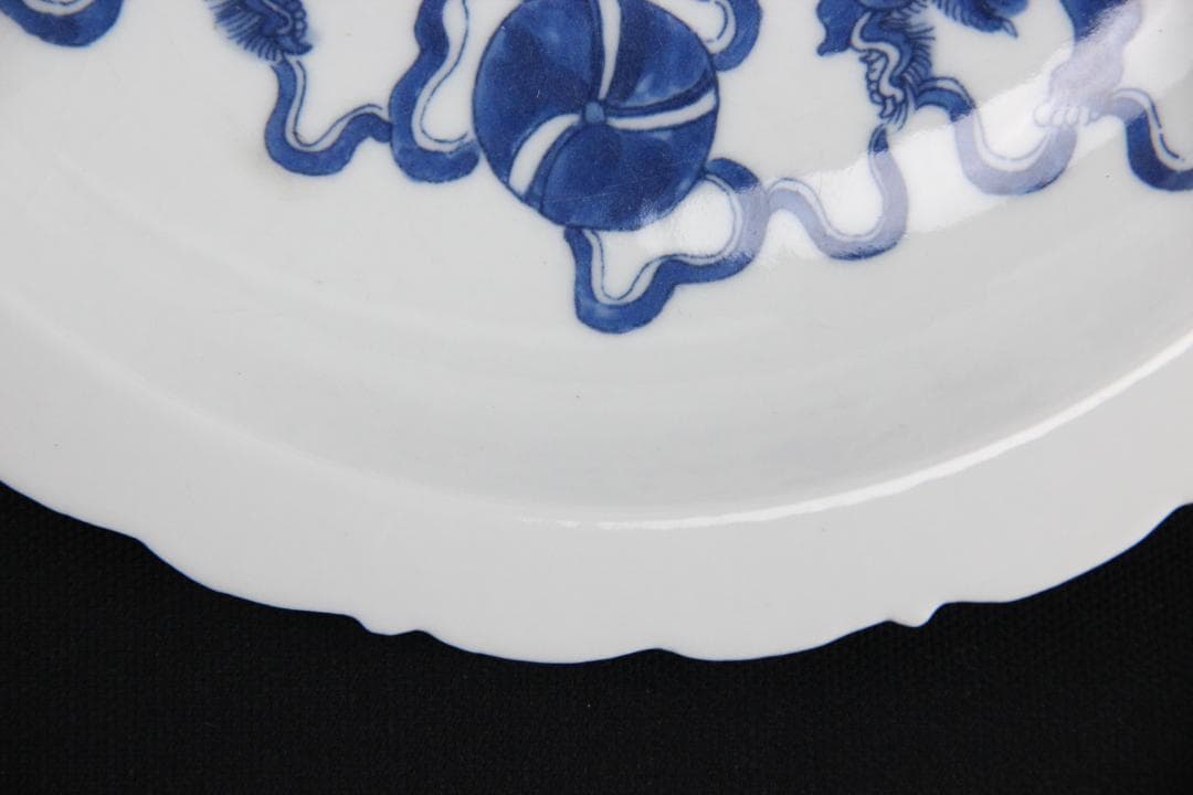 中国美術　青花獅子毬 成化年製　 古染付皿 骨董磁器 蔵出 唐物 EYM23-3