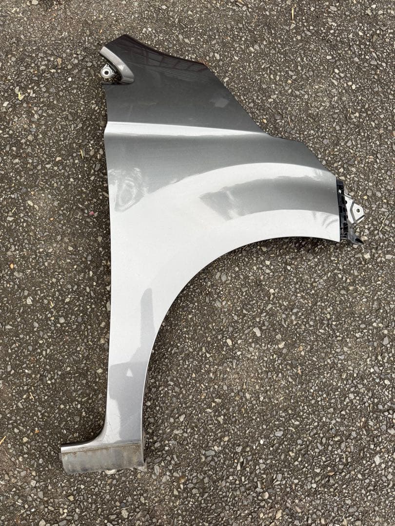 NWGN 右フロントフェンダー グレー 取り付けブラケット付き