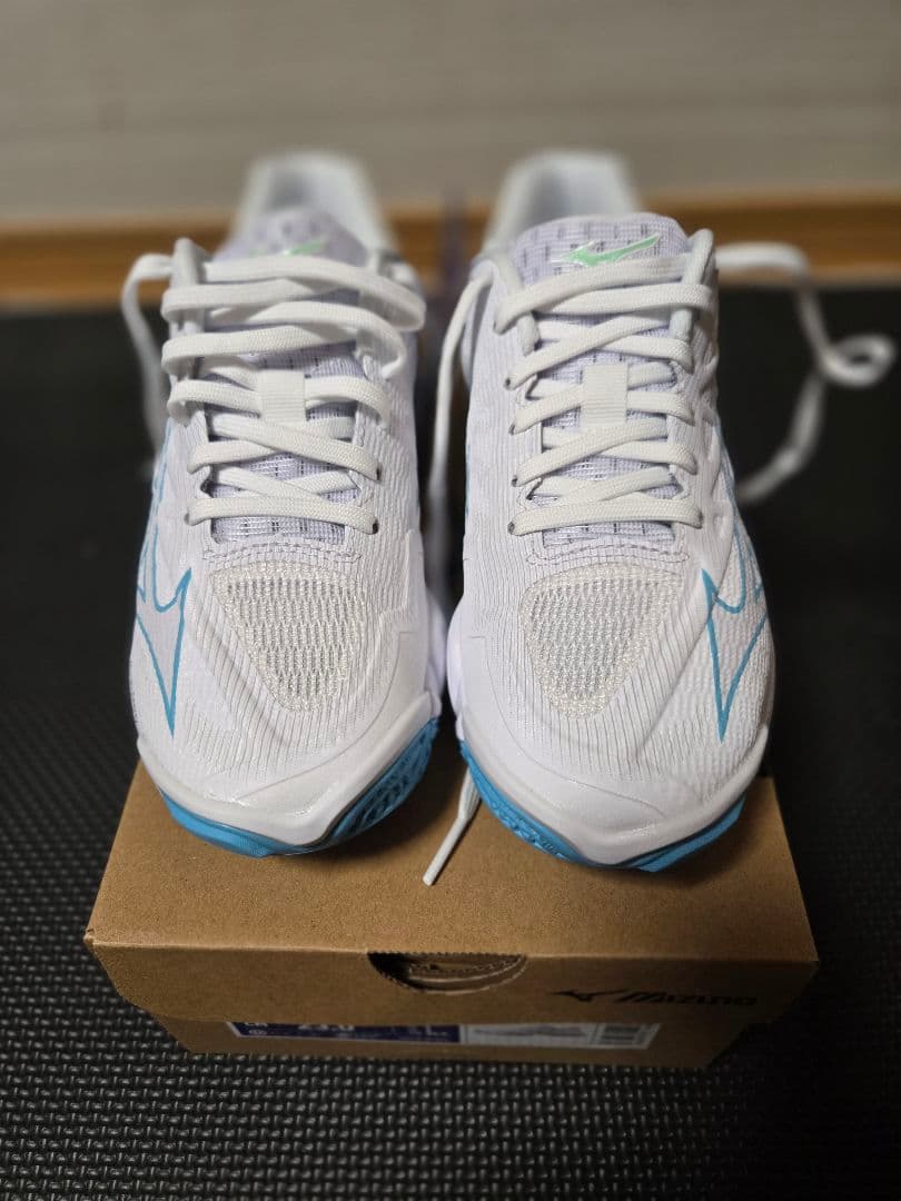 MIZUNO　WAVELIGHTNING ELITE　サイズ23.0