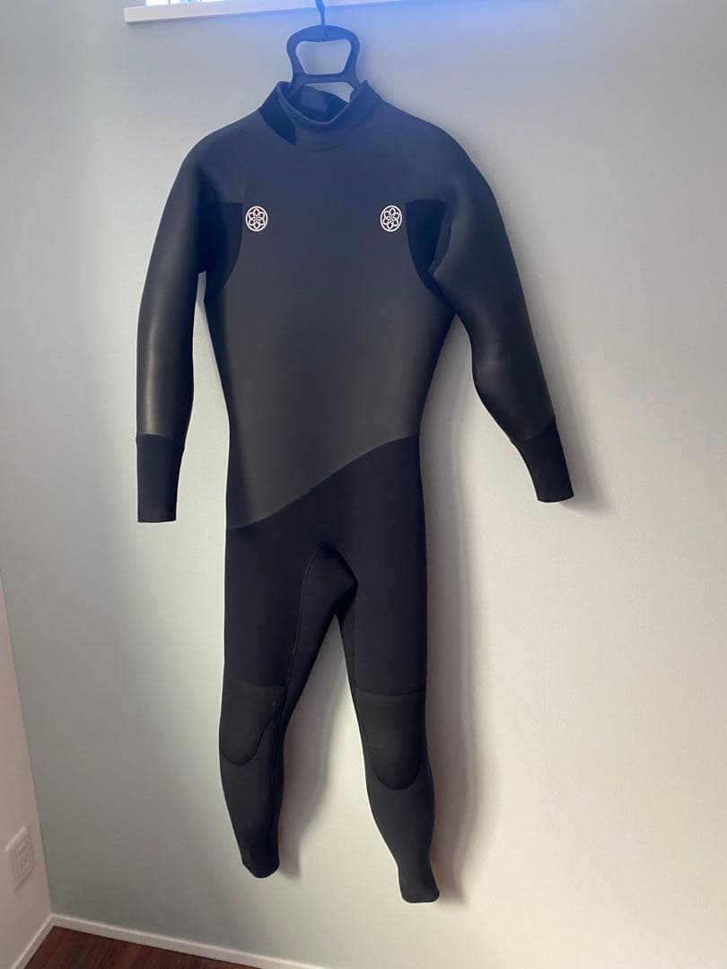 セミドライウェットスーツ　4/3mm