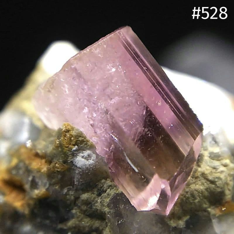 528 ピンクトパーズ トパーズ カトラン 結晶 母岩付 原石