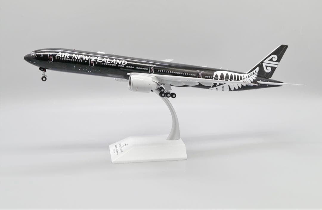 ニュージーランド航空　B777-300ER 1:200 模型