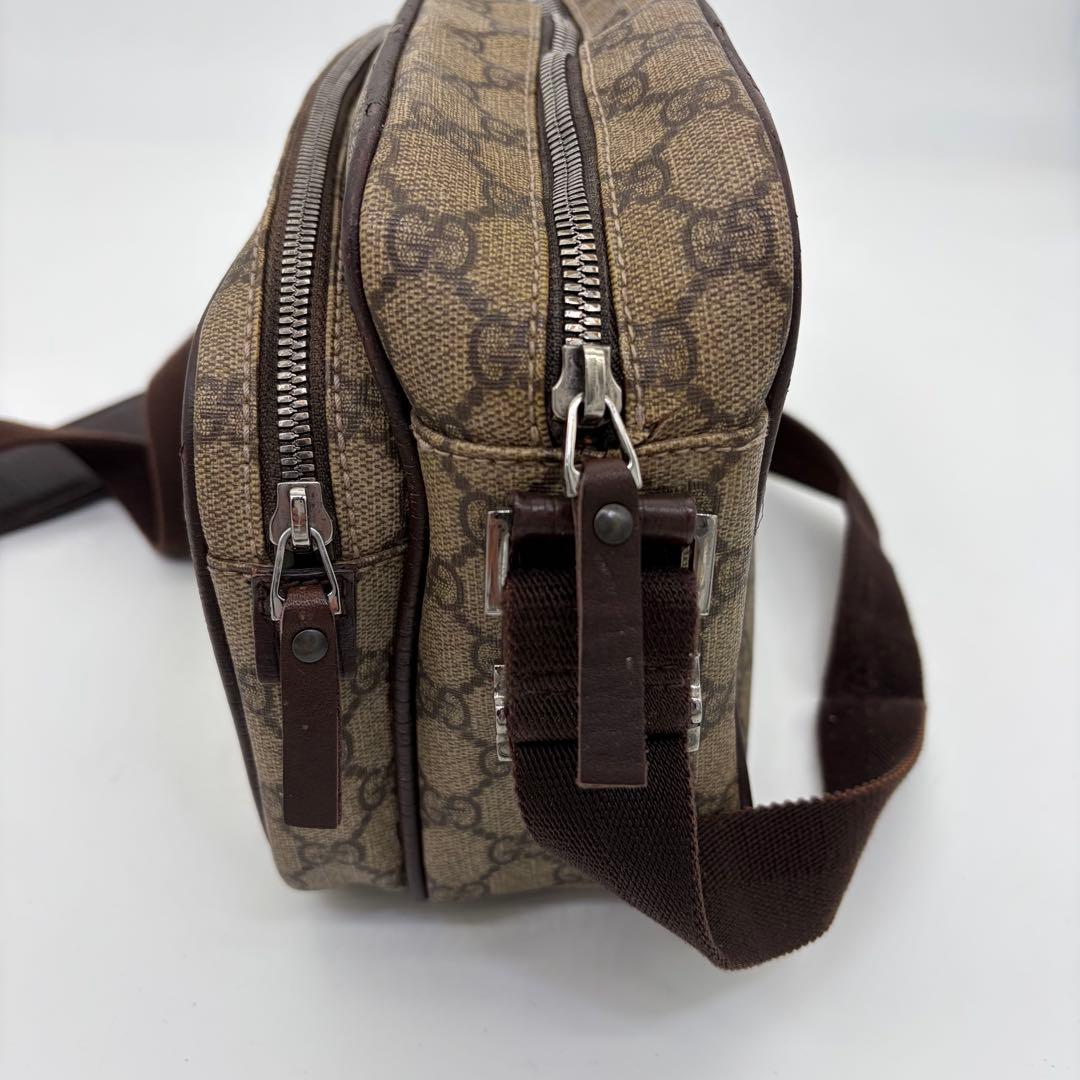 GUCCI ショルダーバッグ カメラバッグ GGスプリーム ロゴ型押し 男女可能