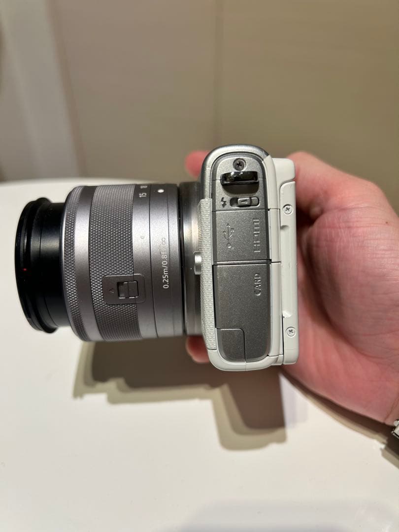 【値下げ中❗️】Canon EOS M100 ミラーレスカメラ