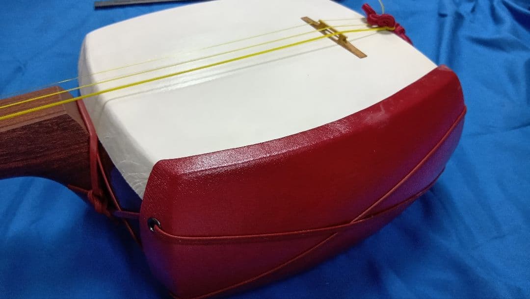 津軽三味線 東さわり 2940g 棹幅31.5ミリ　表皮張り替え済　ケース付