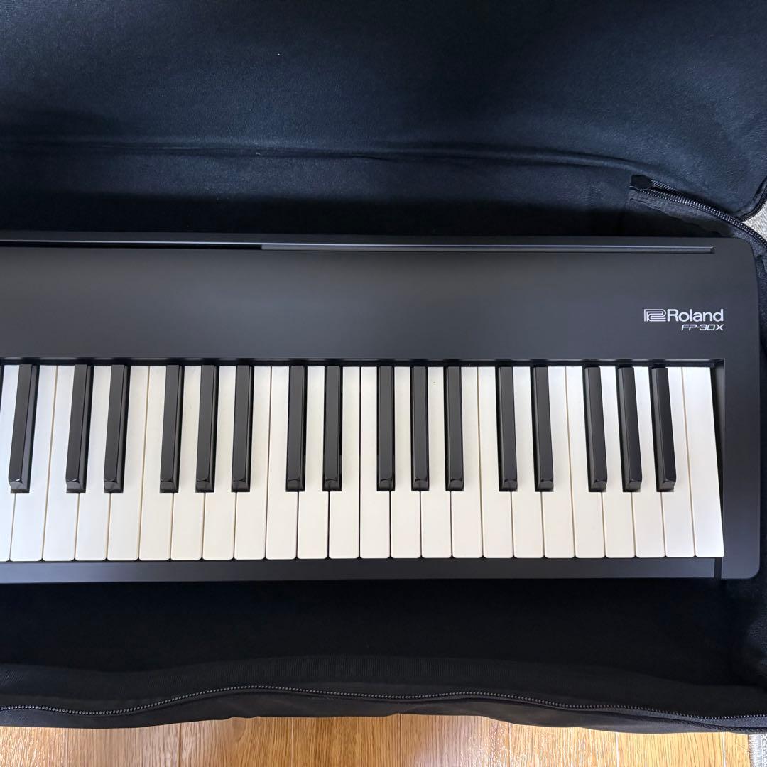 Roland FP-30X（ケース、カバー、ペダル、ヘッドフォン、譜面台付き）