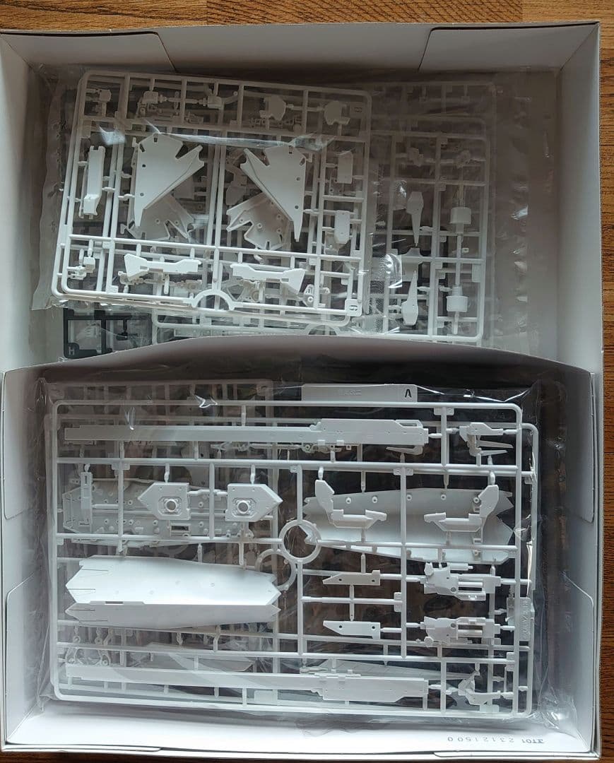 シドニアの騎士 1/100一七式衛人 継衛改二 プラモデル