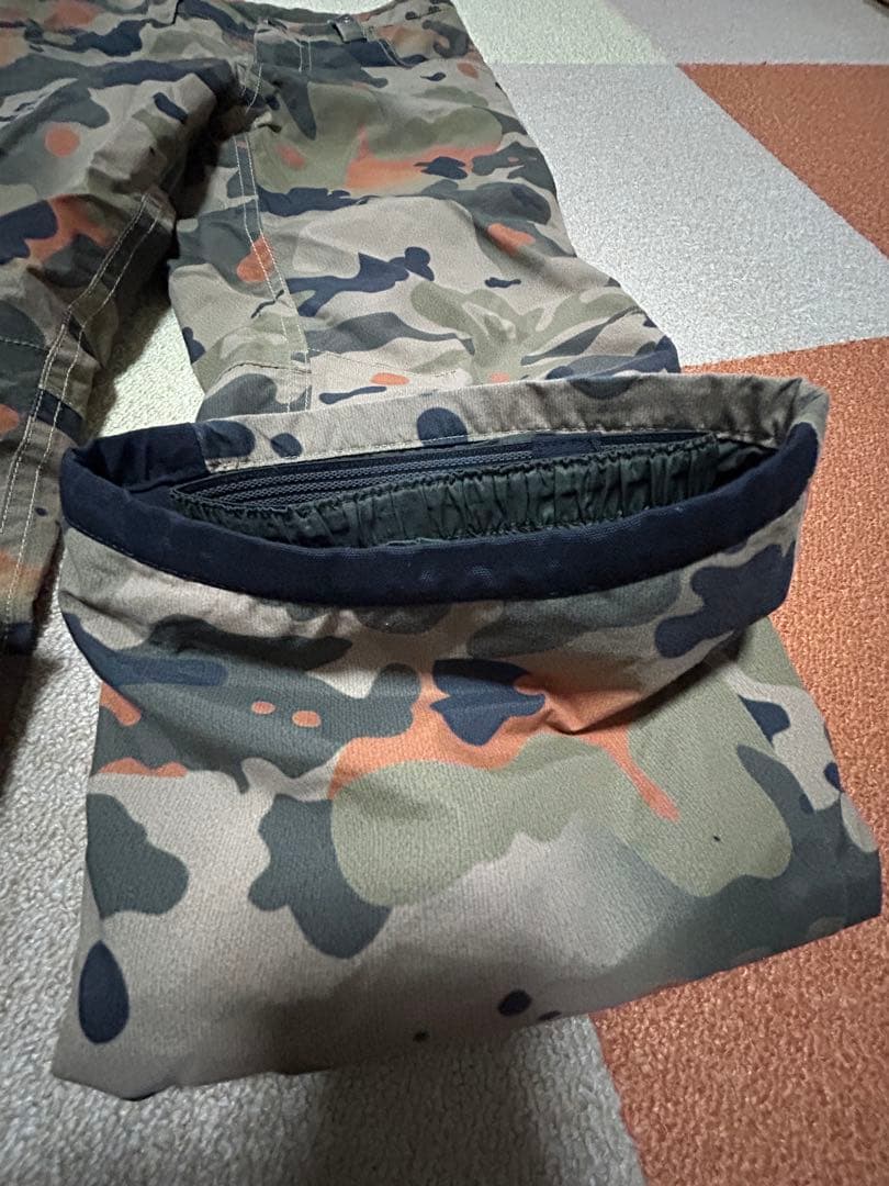 BURTON 迷彩柄 スノーボードウェア Mサイズ