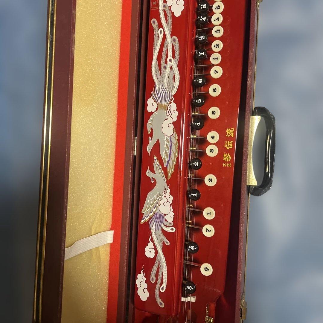 大正琴 赤 鳳凰彫刻 琴伝流 ケース付き