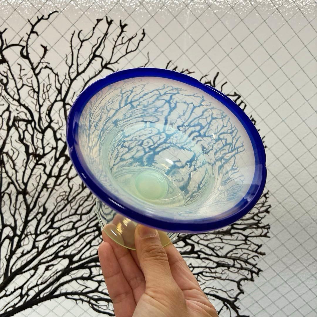 骨董　時代ガラス　希少　ラムネ色乳白色暈し　青色リップ朝顔型　氷コップ　ウラン