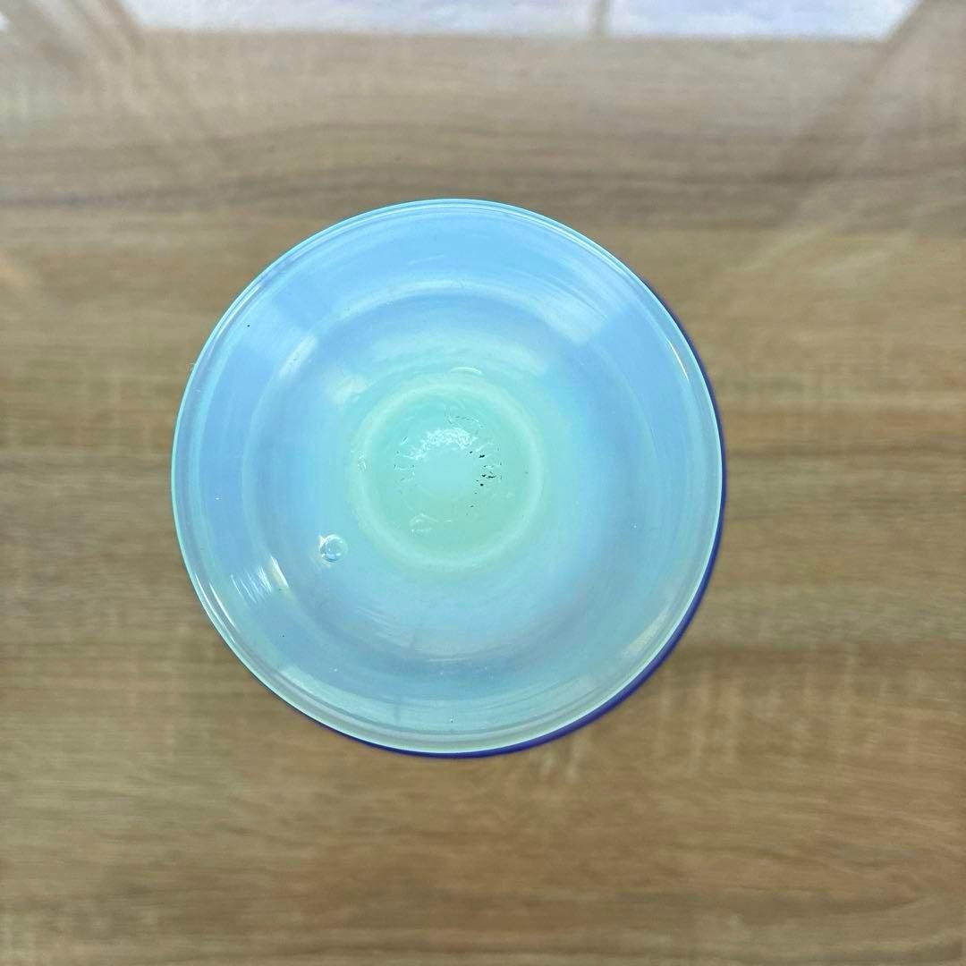 骨董　時代ガラス　希少　ラムネ色乳白色暈し　青色リップ朝顔型　氷コップ　ウラン