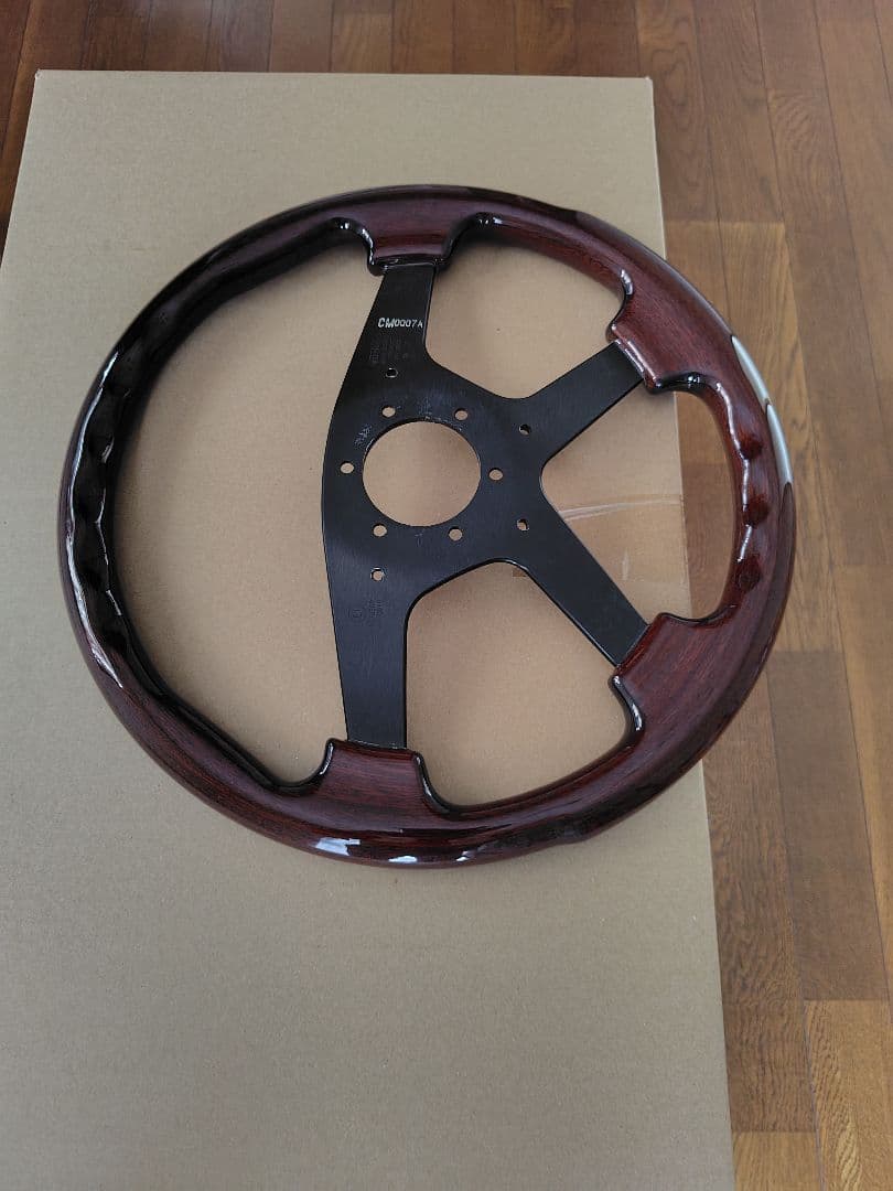 モモダークウッドハンドル 4本スポーク フルパッド付き