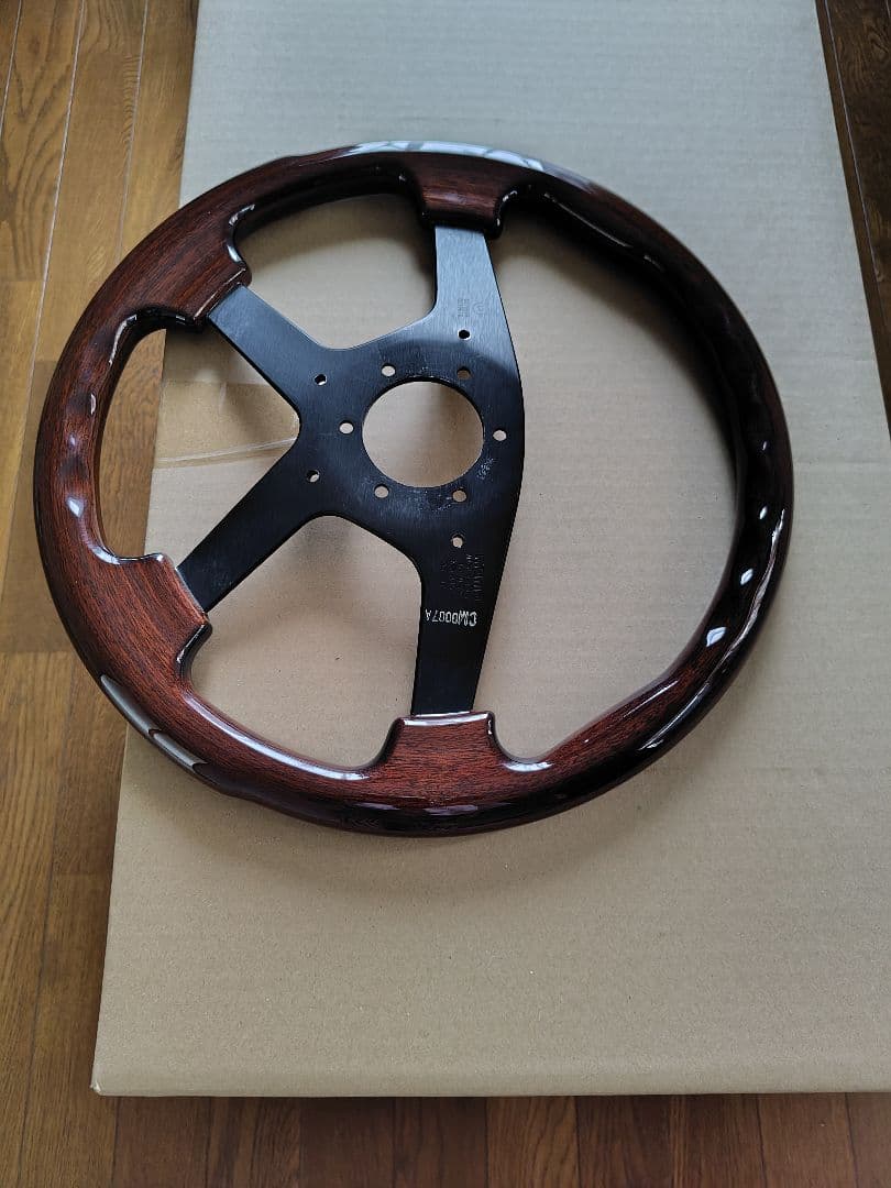 モモダークウッドハンドル 4本スポーク フルパッド付き