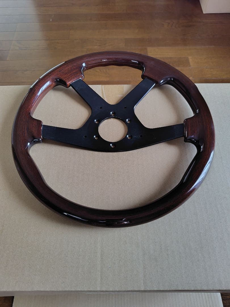 モモダークウッドハンドル 4本スポーク フルパッド付き
