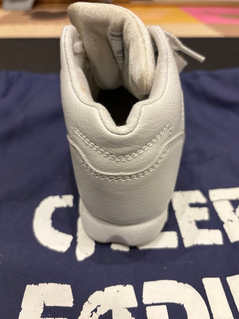 【‼️値下げ‼️】チアリーディングシューズ　varsity 19.0cm