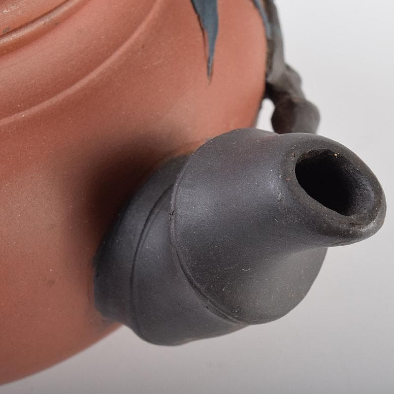 中国　紫砂　朱泥　貼松竹梅文　急須　茶壷　在銘　C　R7568