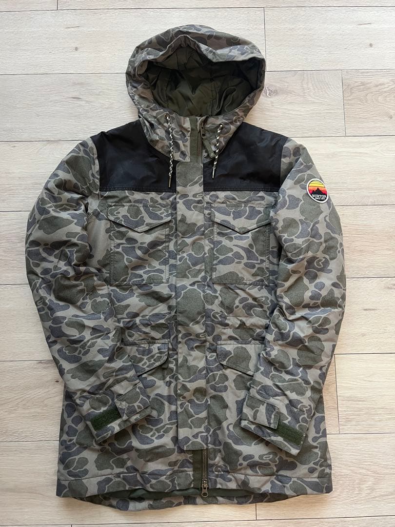 BURTON スノーボードジャケット フード付き 上着 カモフラ S