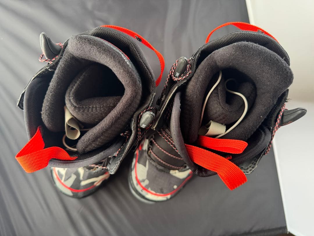 スノーボード Burton STASH HUNTER JR 24cm (YOUTH 6K)