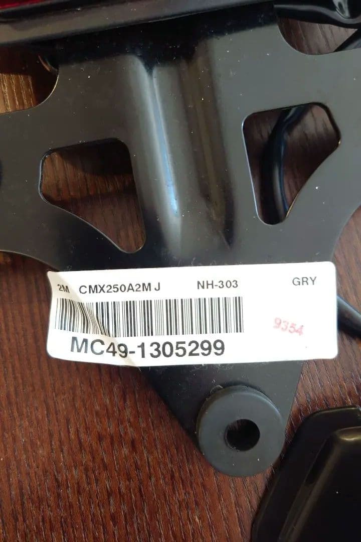 ホンダ　レブル250純正　未使用 テールランプ 赤色 取り付け金具付き