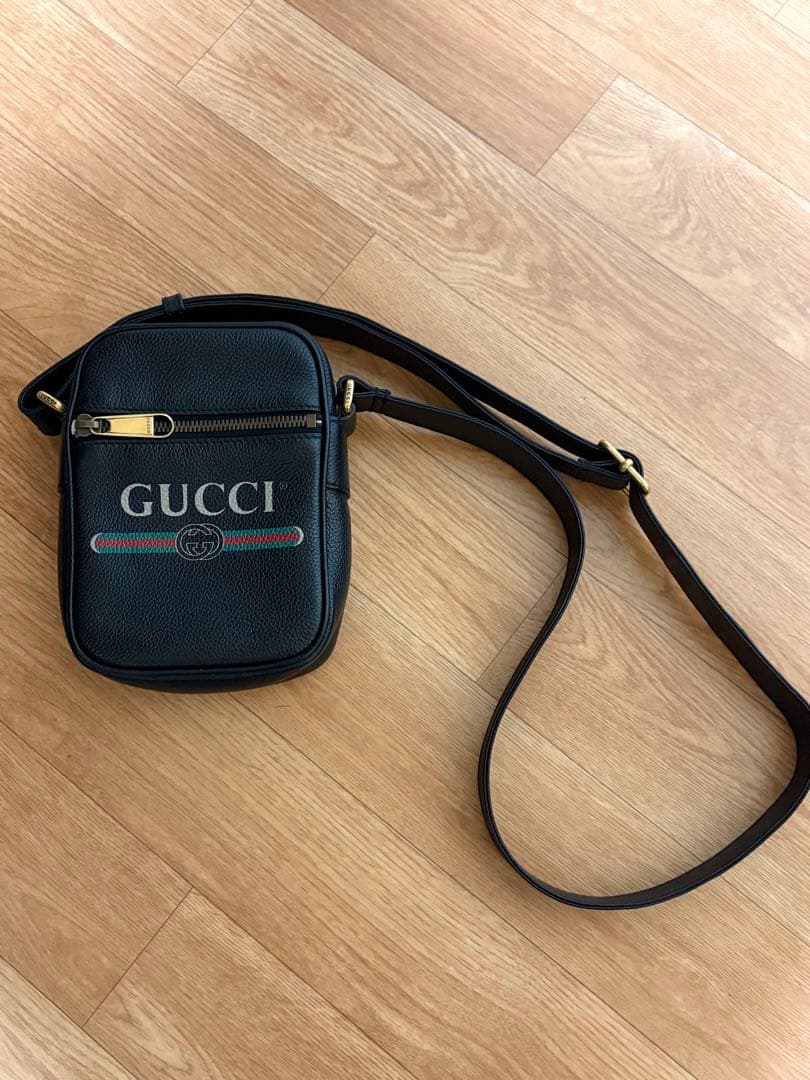 GUCCI ブラックレザー ショルダーバッグ