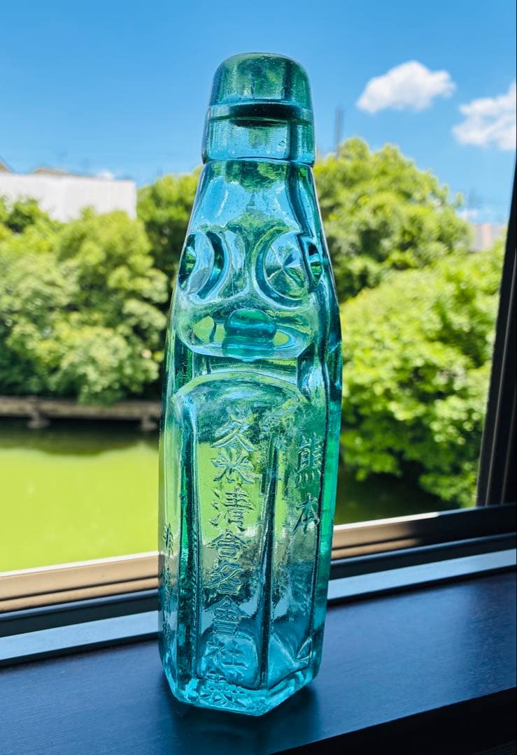 昭和レトロ　戦前エンボスラムネ瓶　おまけ付き　　　　レトロ缶ジュース　スプライト