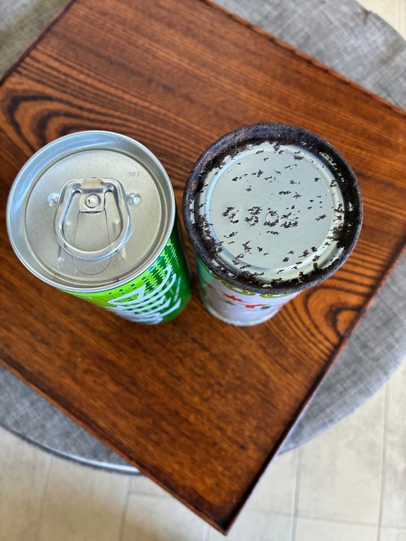 昭和レトロ　戦前エンボスラムネ瓶　おまけ付き　　　　レトロ缶ジュース　スプライト