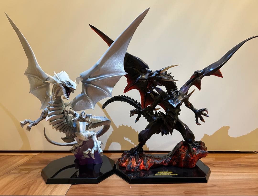 メガハウス　ART WORKS MONSTERS 青眼の白龍　真紅眼の黒竜