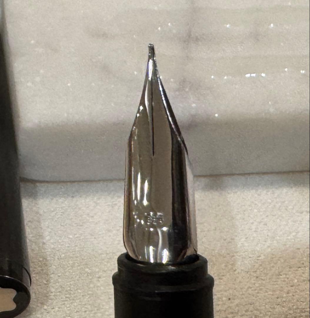 【美品】モンブラン No1124 万年筆 漆黒ロードナイト鉱加工