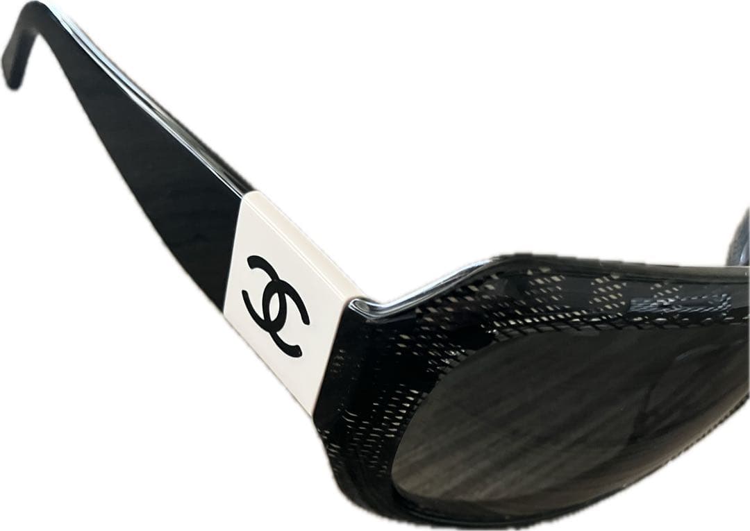 CHANEL ラウンド型サングラス ブラック×ホワイト