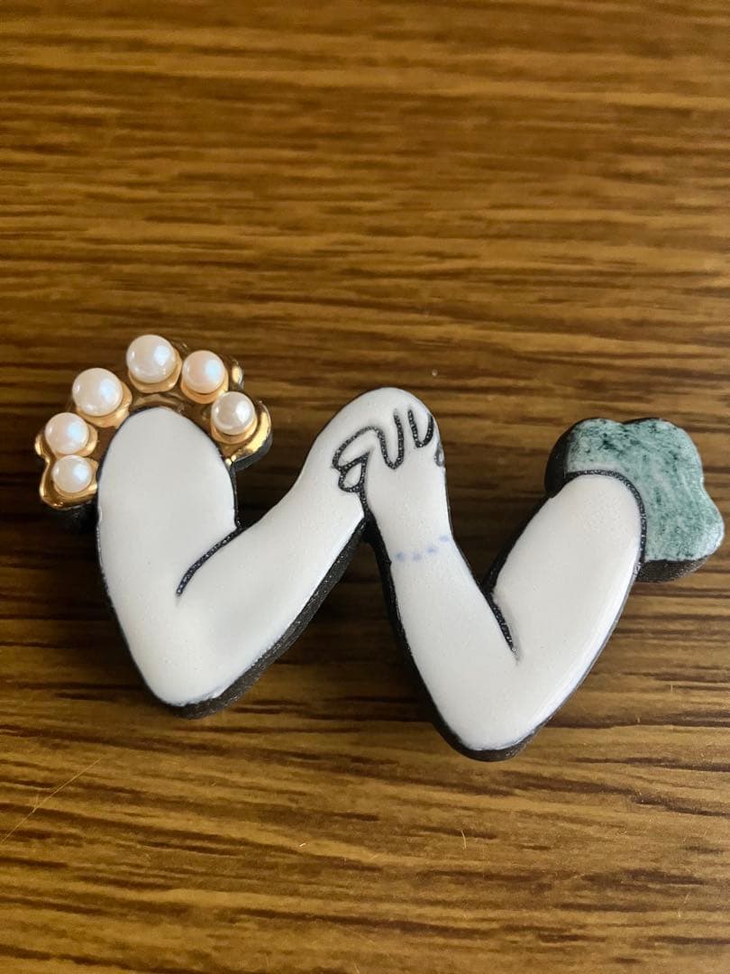 陶器ブローチ　パール付き