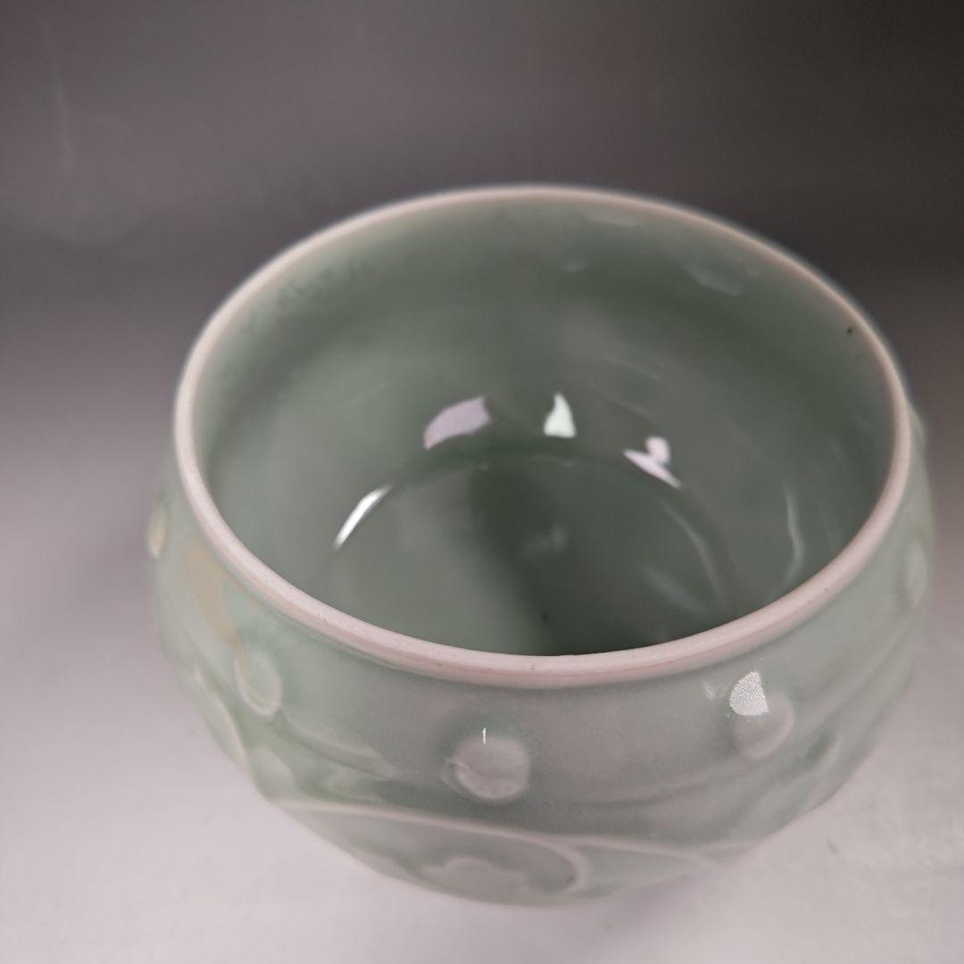 イ653 水指『龍泉窯』『青磁砧牡丹文　水指　替塗蓋付　共箱』茶道具