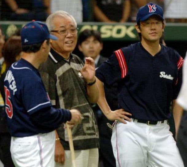 【実使用　サイン】ヤクルトスワローズ　高津　プラクティスシャツ　デサント XA