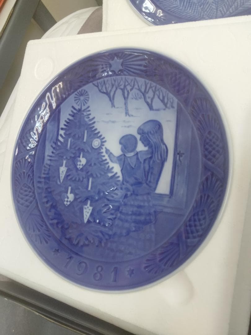 み*ん様 1981年製〜2004年イヤー陶器プレート20枚