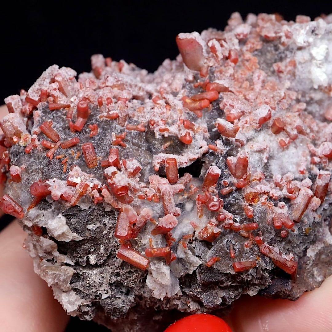 褐鉛鉱 バナジン鉛鉱 バナジナイト 119.8g VND087天然石 原石