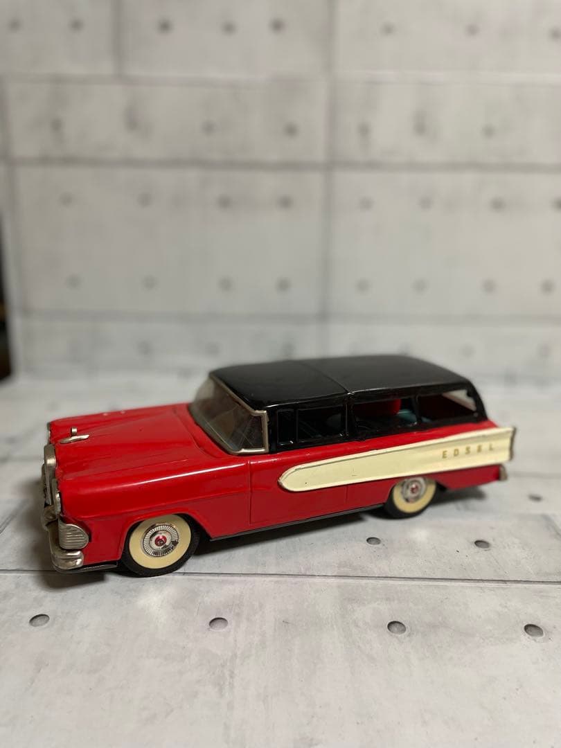 ブリキ自動車　フォード　エドセルワゴン27cm×11cm