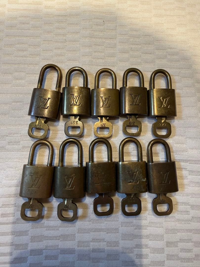 ルイ・ヴィトン 南京錠 10個セット