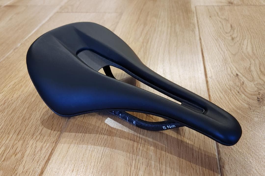 TNI Ergonox カーボンサドル 143g