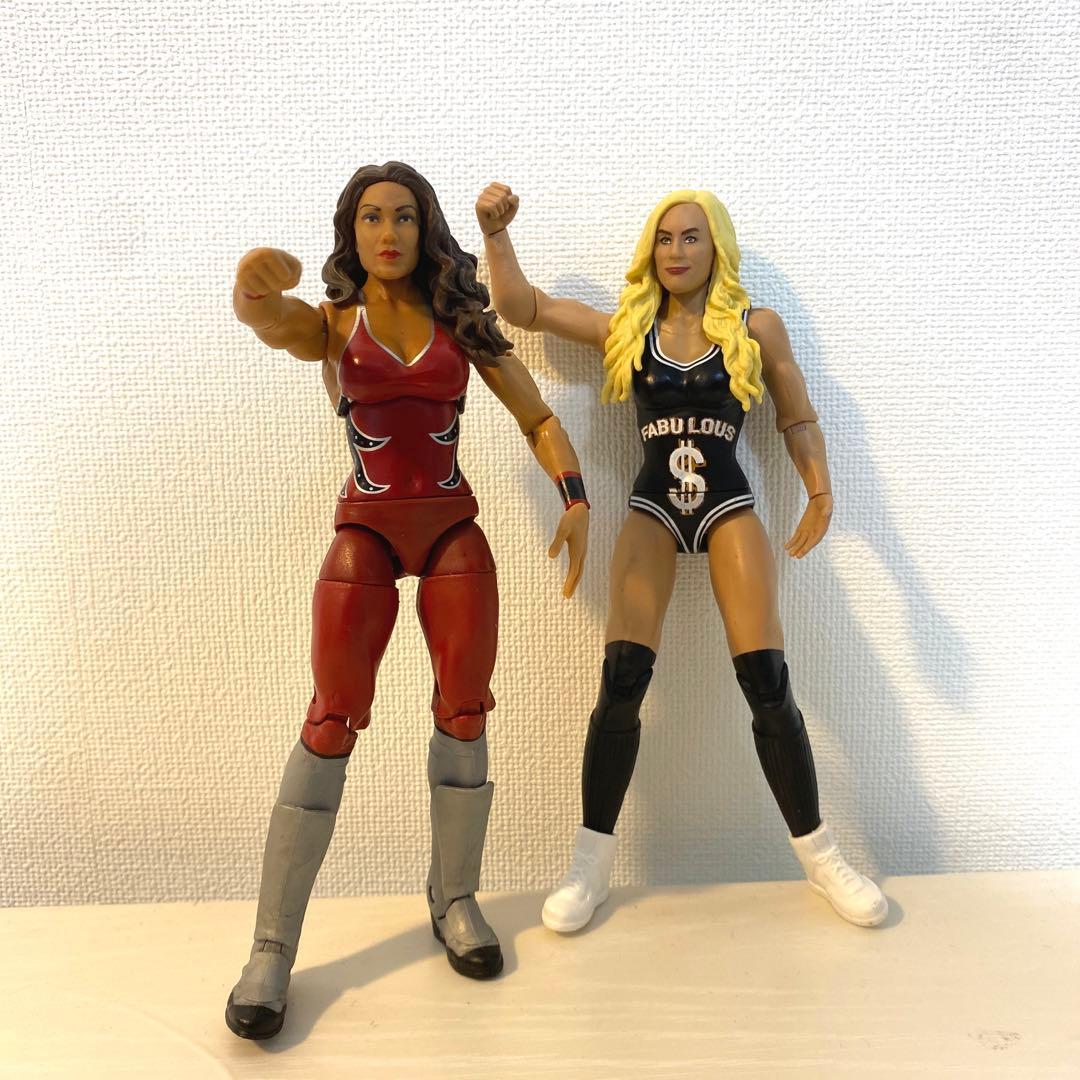 WWE プロレス アクションフィギュア２点 タミナ・スヌーカ カルメーラ