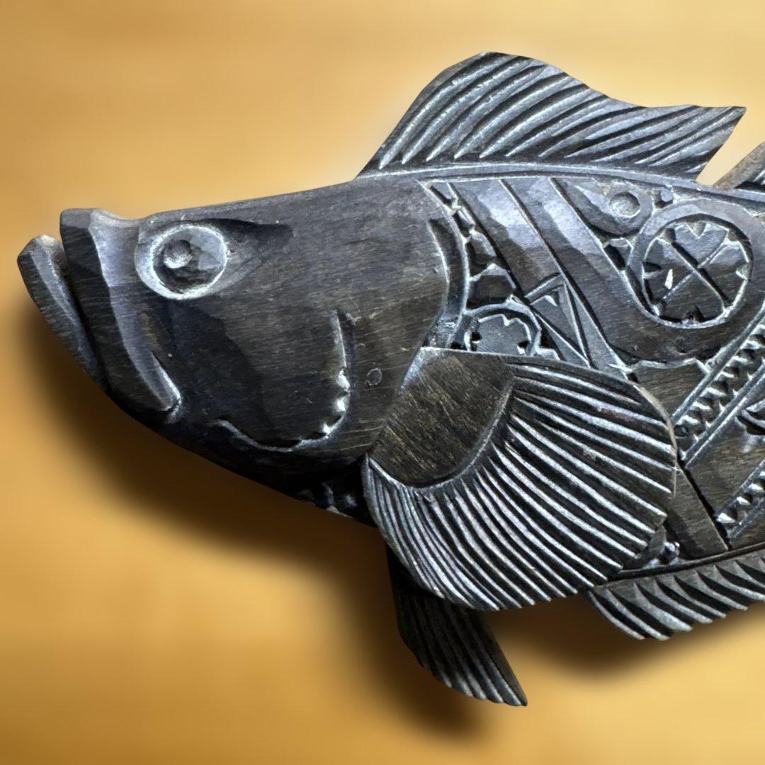 阿部紀男「魚」アイヌ文様パネル張り