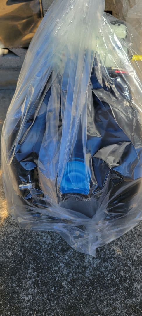 三菱ふそうキャンター尿素水タンク