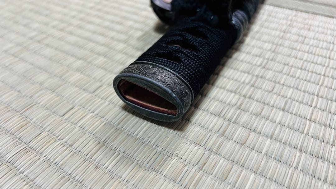 模造刀 陣太刀 源義経太刀拵え 茶呂塗り鞘 刃文直刃 龍目貫 251020-3