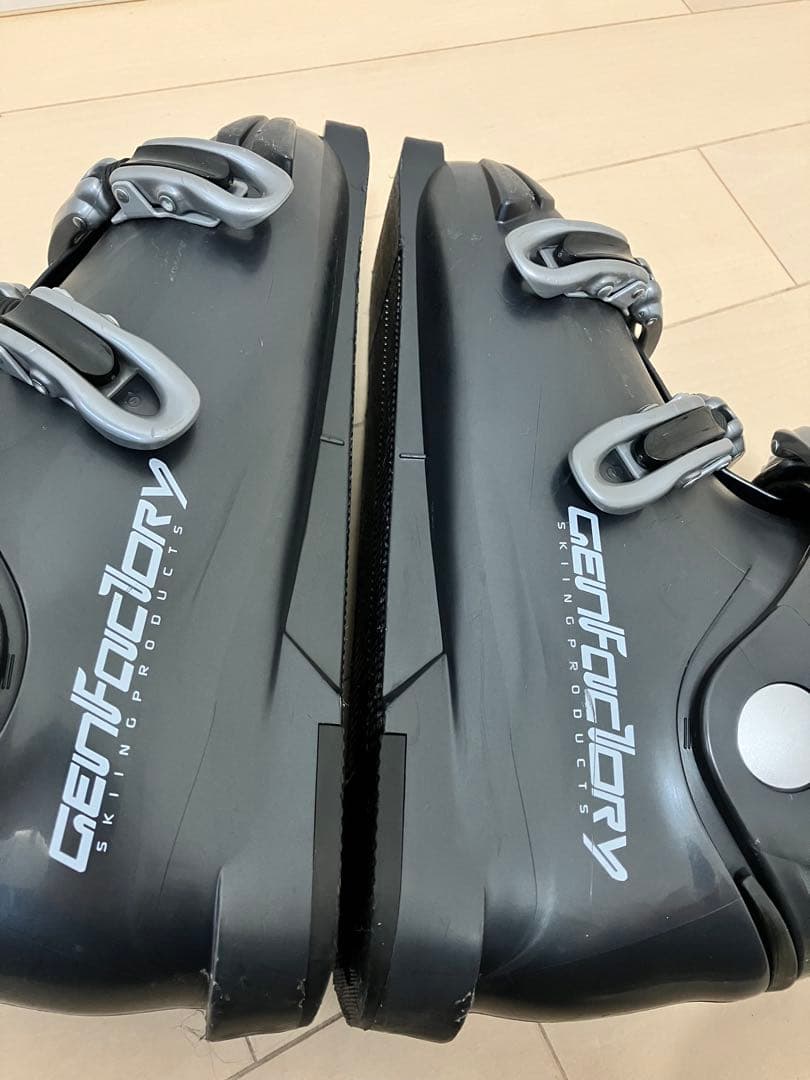 GEN FACTORY スキーブーツ 27.0ぐらい？　ゲンファクトリ