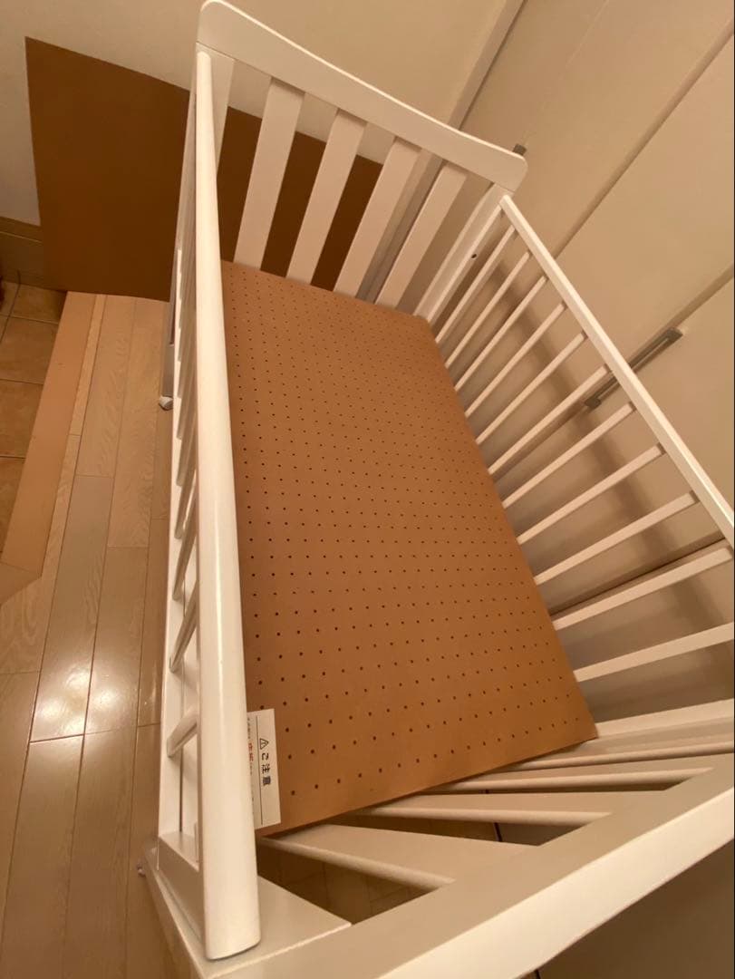 ベビーベッド　ホワイト　木製