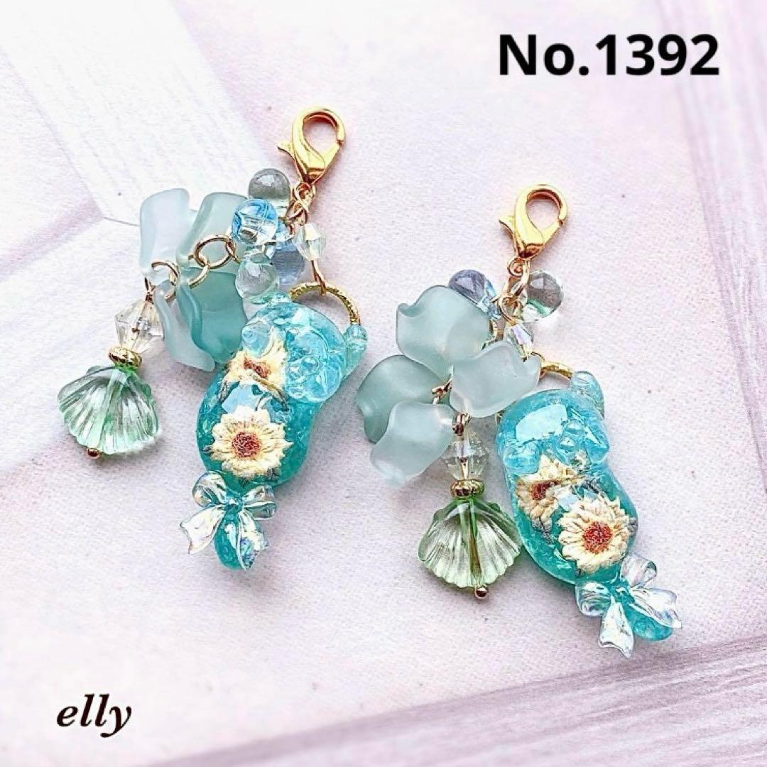 【みゆママ様】1363.天然石　琉球ガラス　ラベンダー　じゃれ猫　レジン