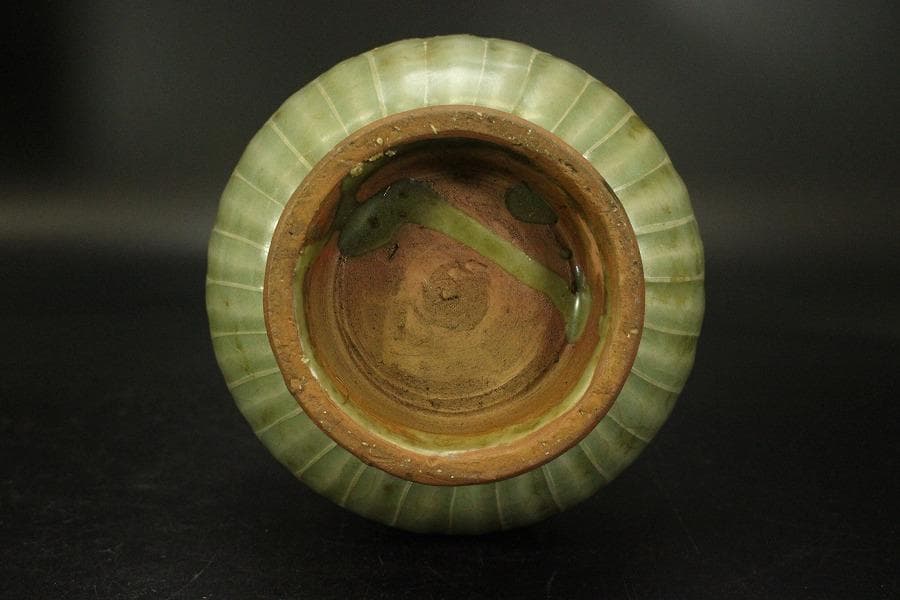 中国美術 唐物 青磁 纏枝蓮花紋 花瓶(ZE670)