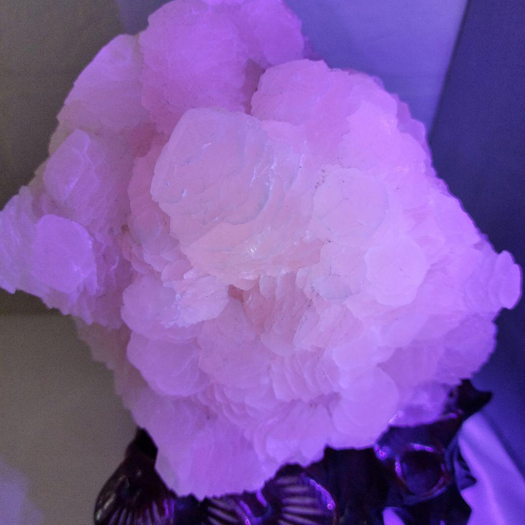 ピンクカルサイト クラスター　台座付き