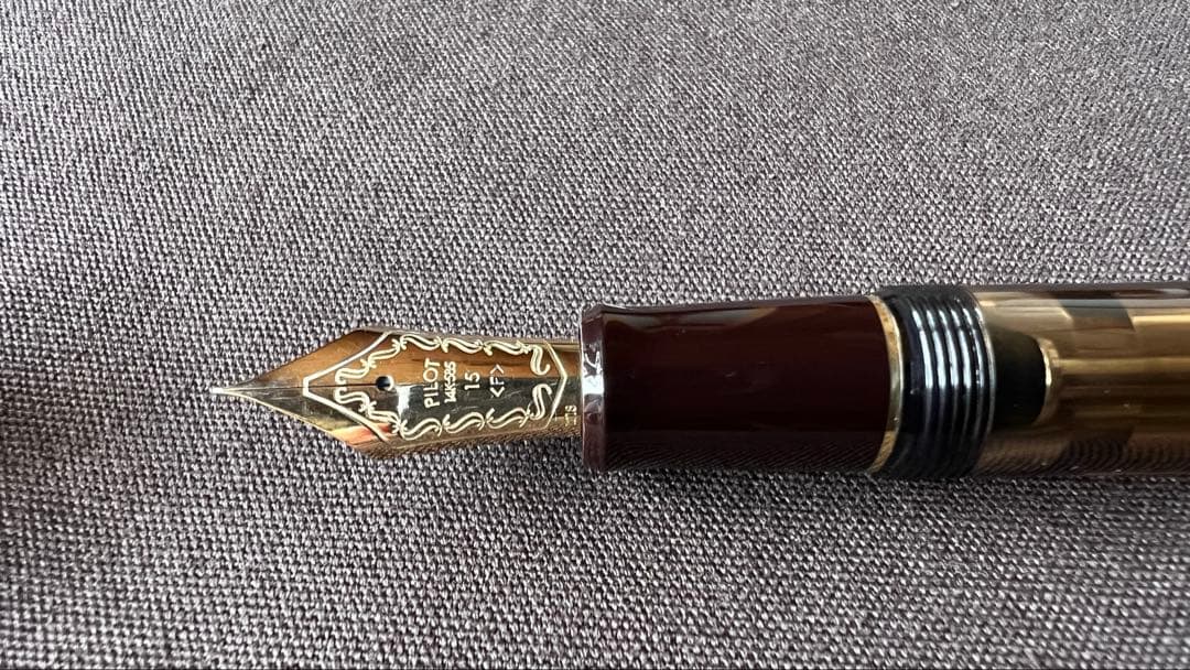 パイロット　PILOT カスタム823 万年筆 アンバー F細字 14K