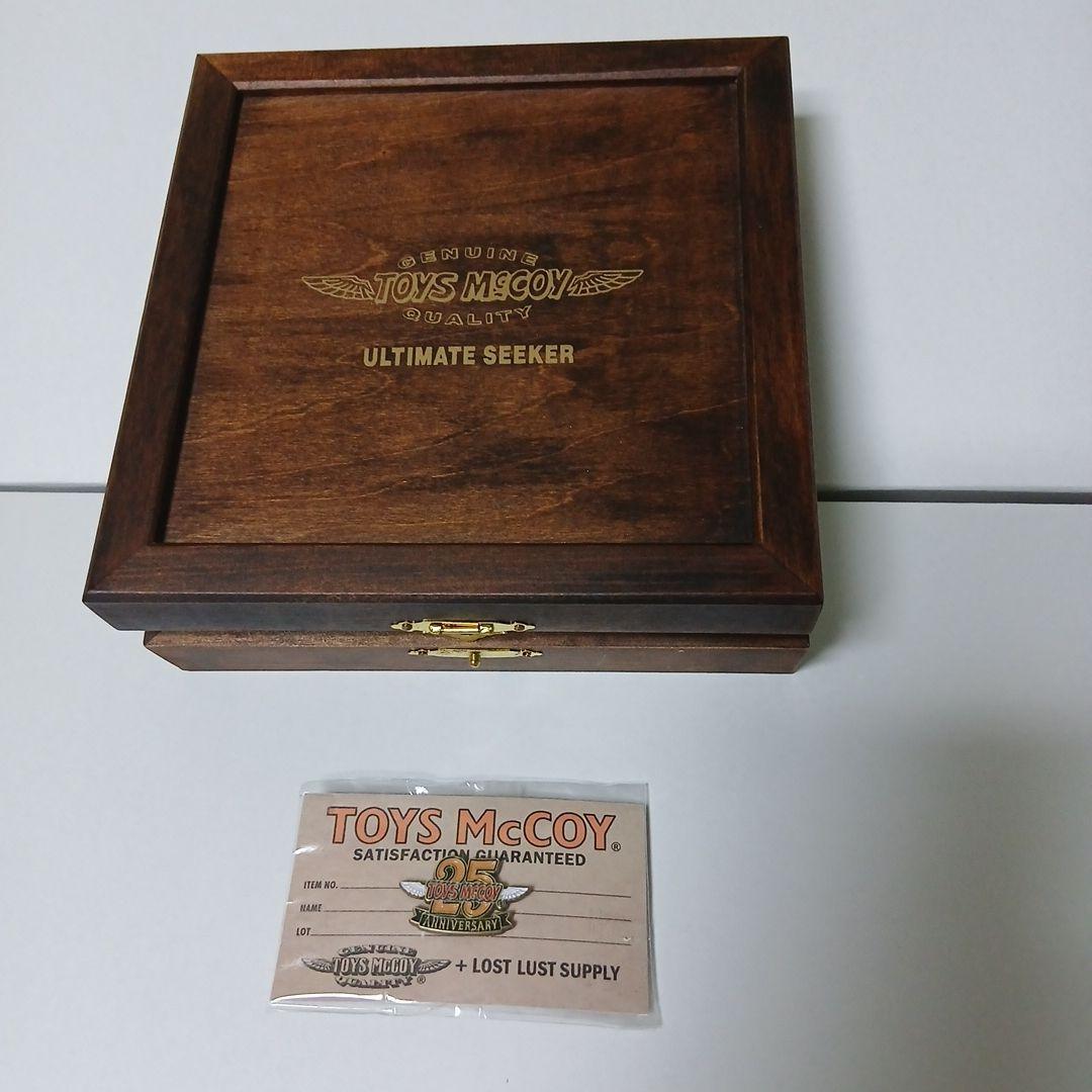 トイズマッコイ ロゴ入り木製アクセサリーボックス 25周年記念ピンバッジ