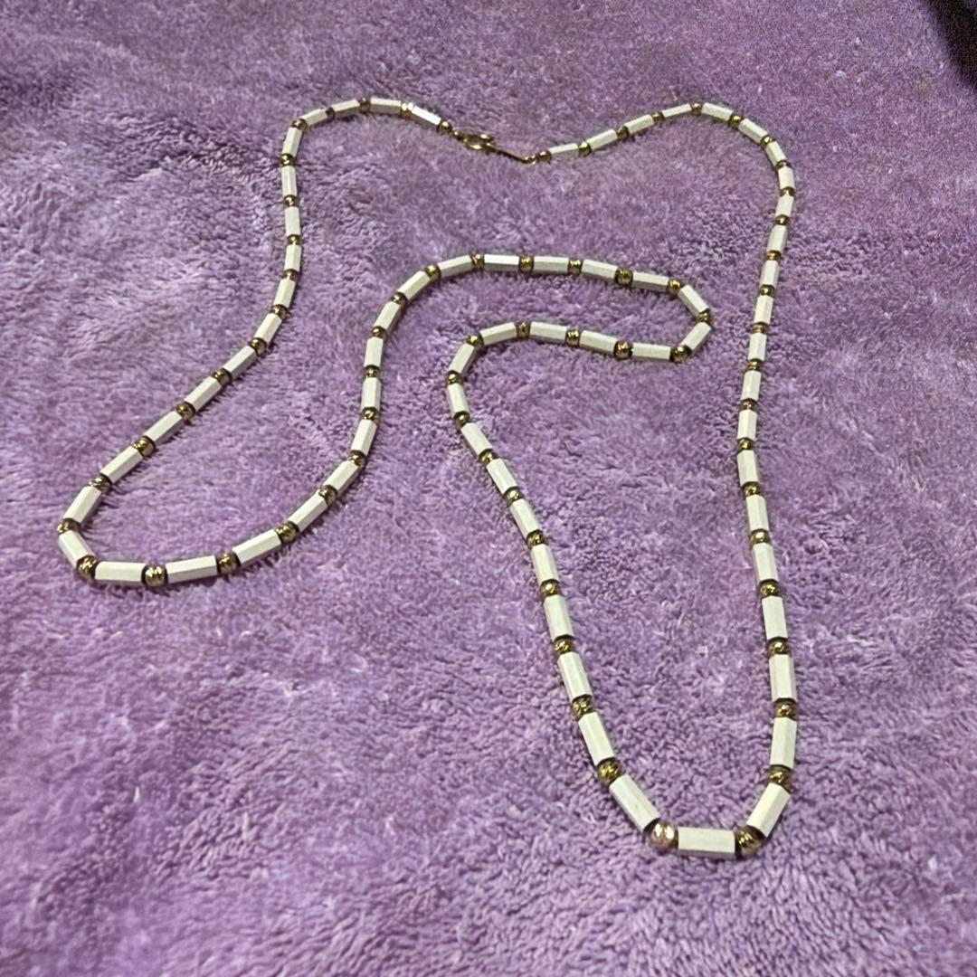 ホワイトゴールドトーンネックレス